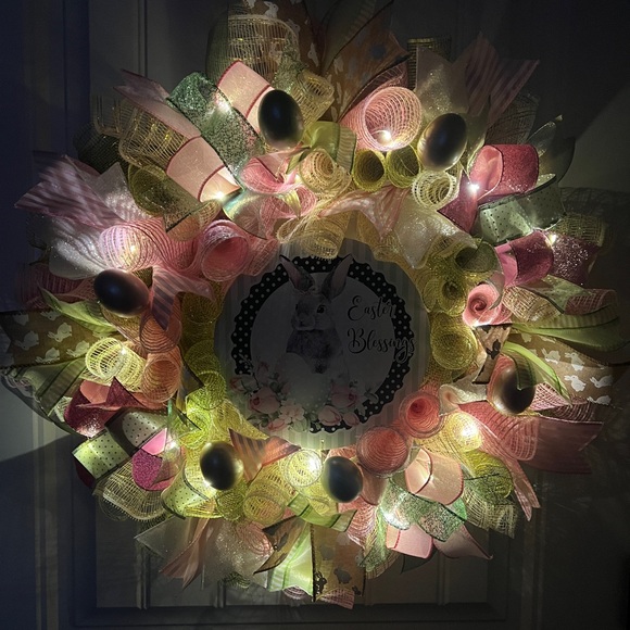 Handmade Spring or Easter Bunny Prelit Ribbon Wreath 22 in LED W21 - Picture 10 of 10